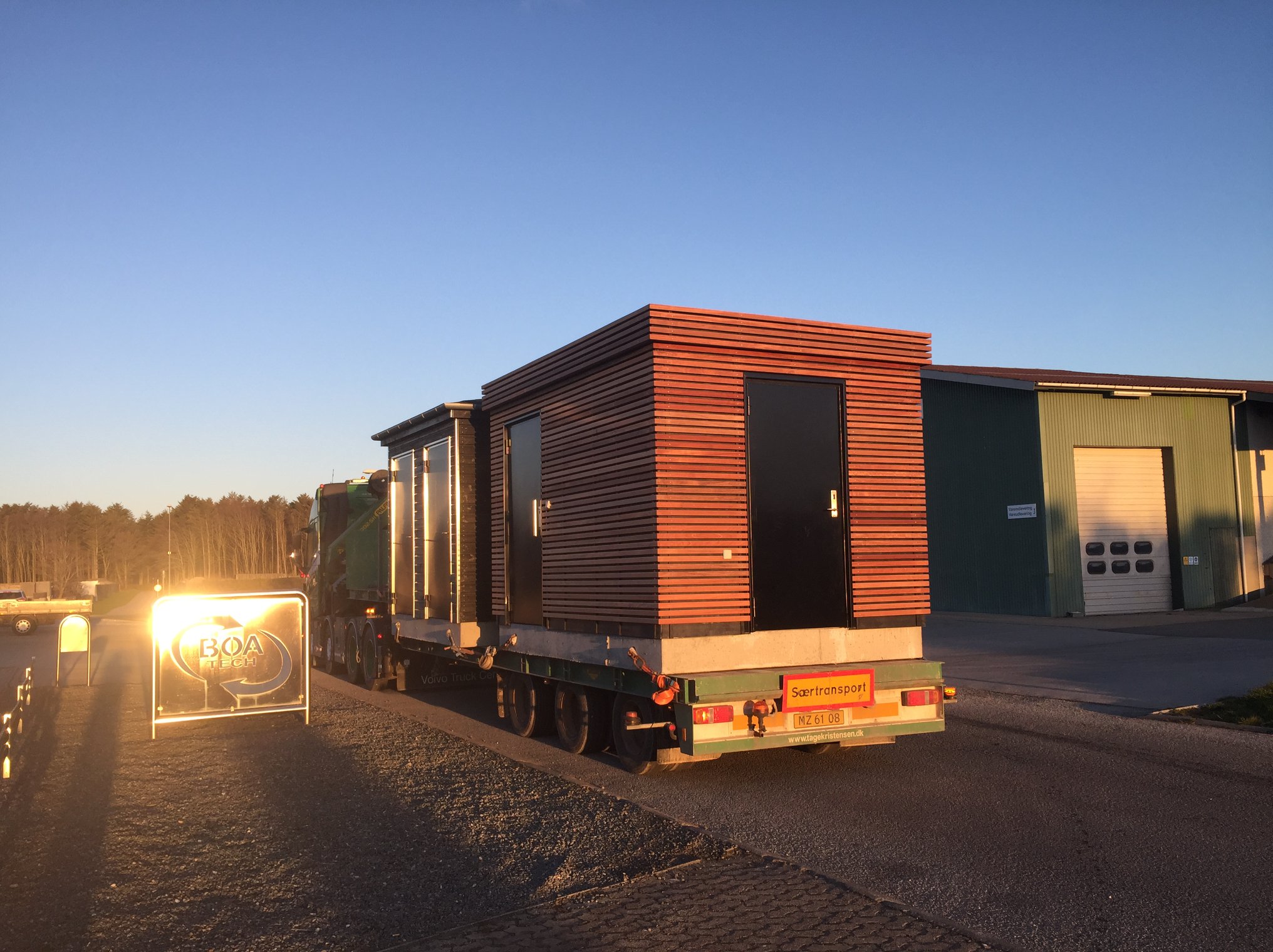 56931894 1138352383035507 5304678278672416768 O